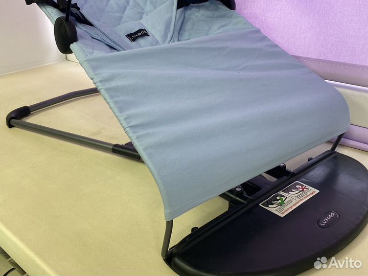 Шезлонг с игрушками