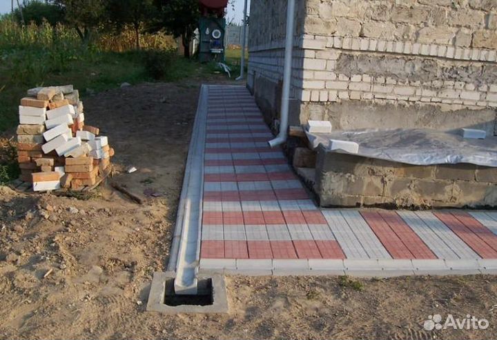 Заливаем отмостки, фундамент, площадки