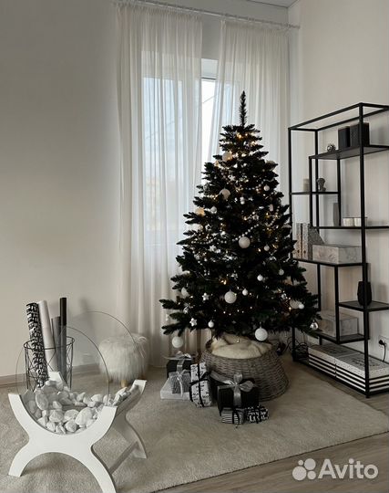 Елка искусственная с игрушками