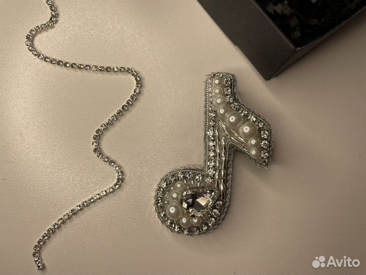 Брошь из бисера