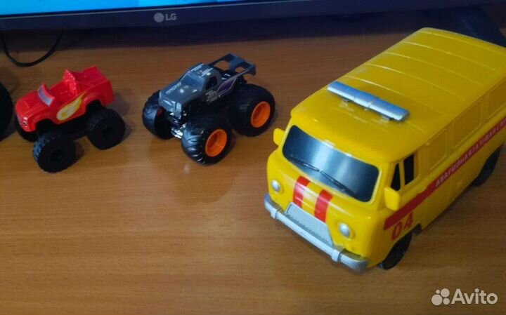 Игрушки пакетом Трактора