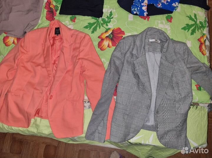 Отдам бесплатно женские вещи 42р