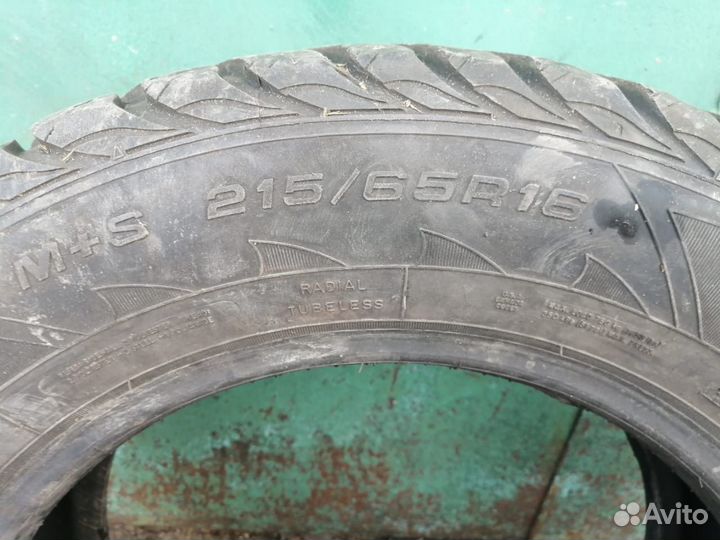 Goodyear UltraGrip Extreme 215/65 R16