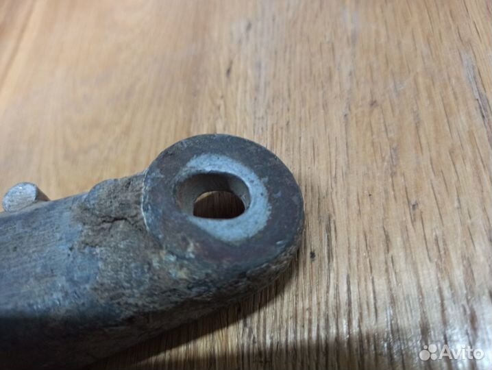 Кронштейн двигателя правый BMW E30