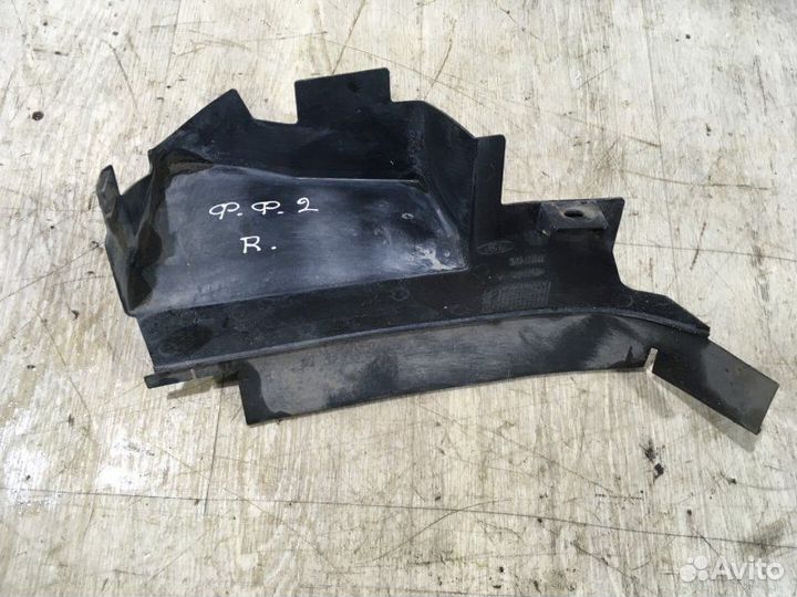 Пыльник двигателя правый Ford Focus 2 2005-2011