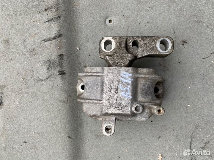 Опора двигателя правая Skoda Octavia лифтбек А5