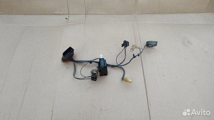 Электрокорректор левый Mercedes-Benz W204