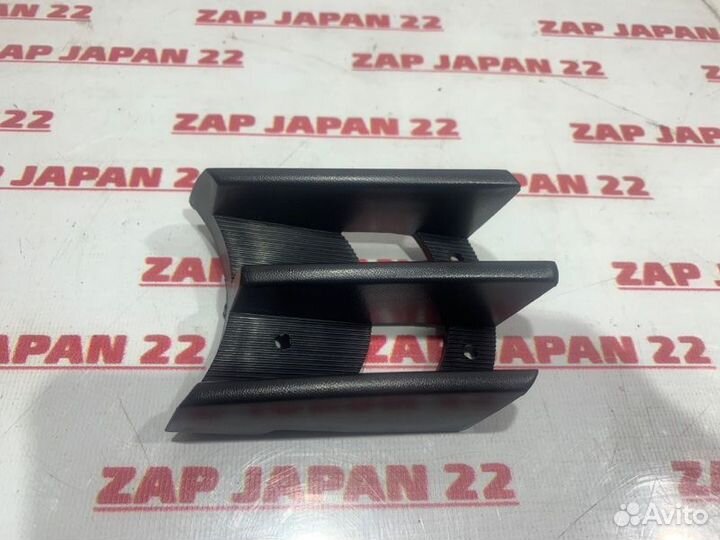 Решетка в бампер правая Mitsubishi Pajero Sport