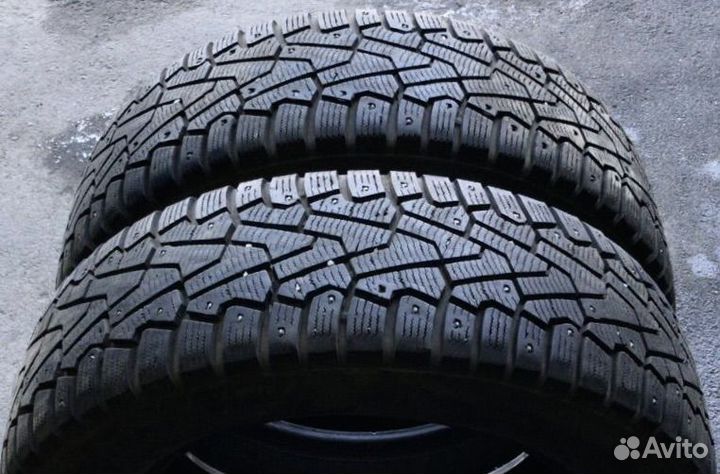Pirelli Ice Zero 215/65 R16