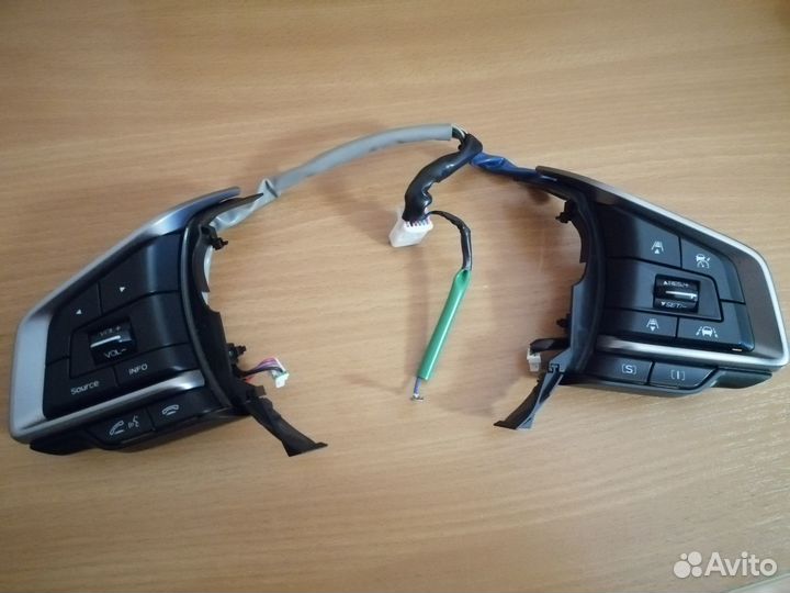 Блок кнопок управления на руле