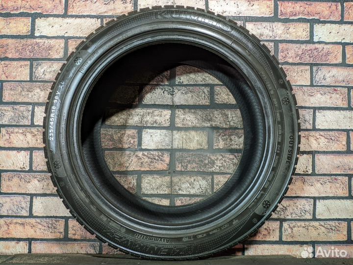 Kumho I'Zen KW27 235/45 R18