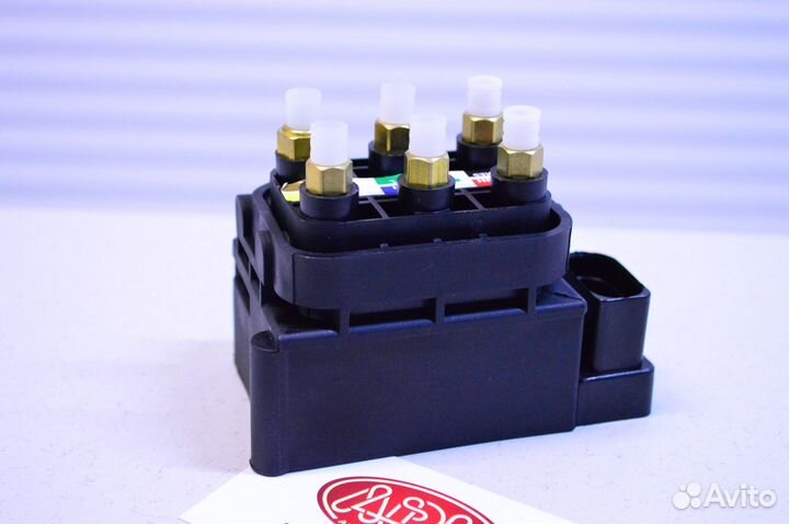 Блок клапанов пневмо Mercedes W221 W164 W166 W212