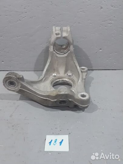 Кулак поворотный передний левый VAG Пассат цц