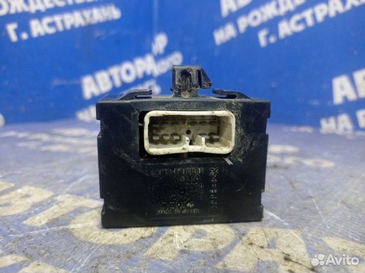 Блок управления светом Toyota Camry 30 седан 2004