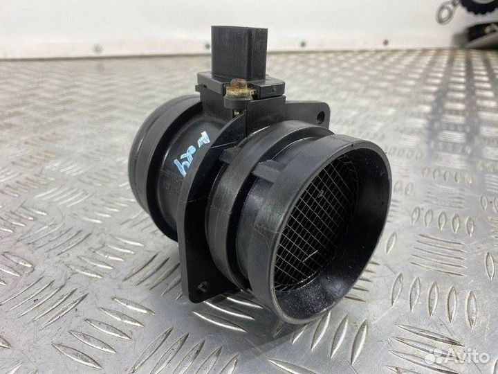 Датчик массового расхода воздуха Volkswagen Tiguan