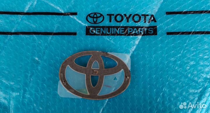 Эмблема задняя Camry 70 Новый оригинал 2018-2023