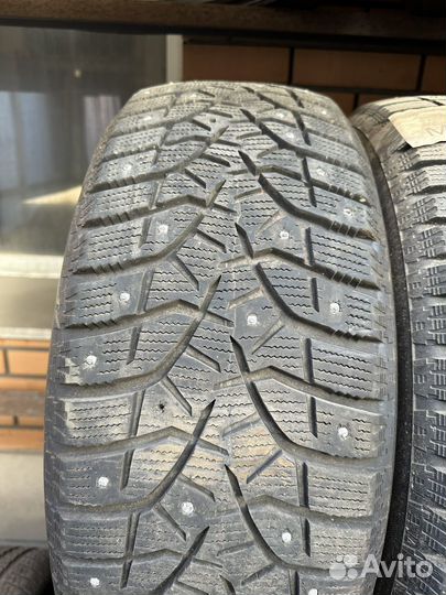 Bridgestone Blizzak Spike-02 225/55 R17