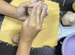 Детские занятия по лепке из глины