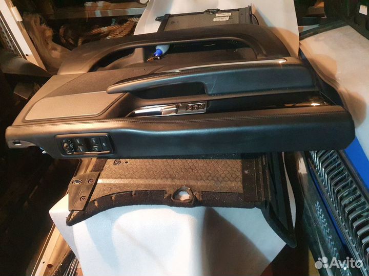 Обшивка двери водительской audi A8 D4