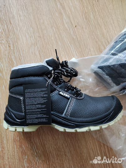 Рабочие зимние ботинки