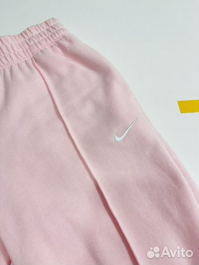 Спортивные штаны Nike розовые женские