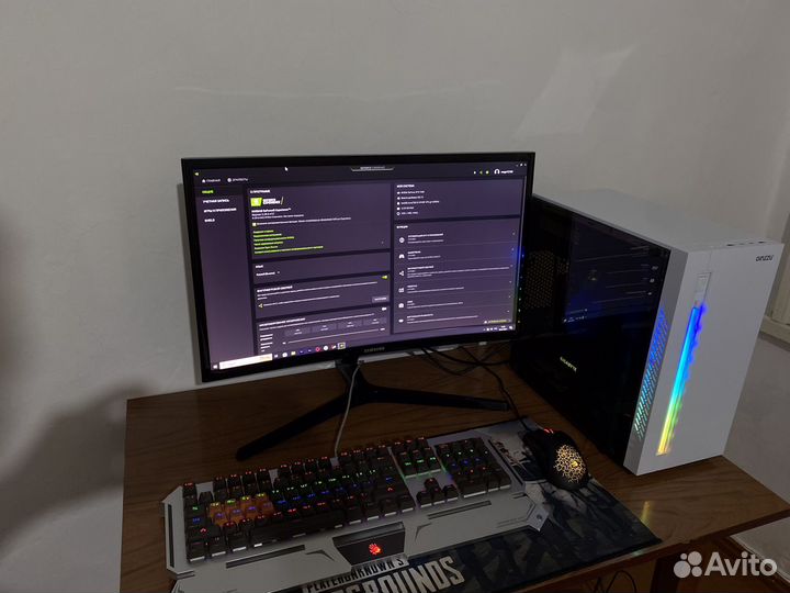 Игровой компьютер с монитором