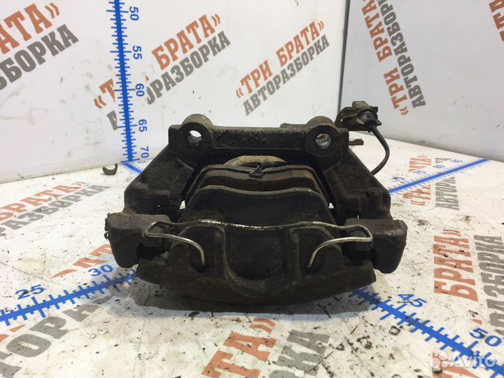 Фольксваген Пассат Суппорт передний Лев