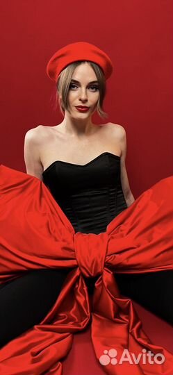 Большой красный бант для фотосессии