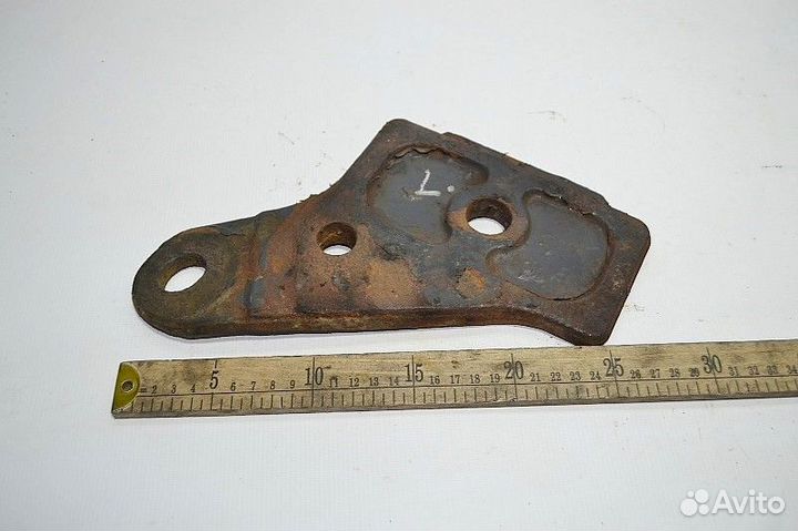 Кронштейн амортизатора переднего моста, нижний лев