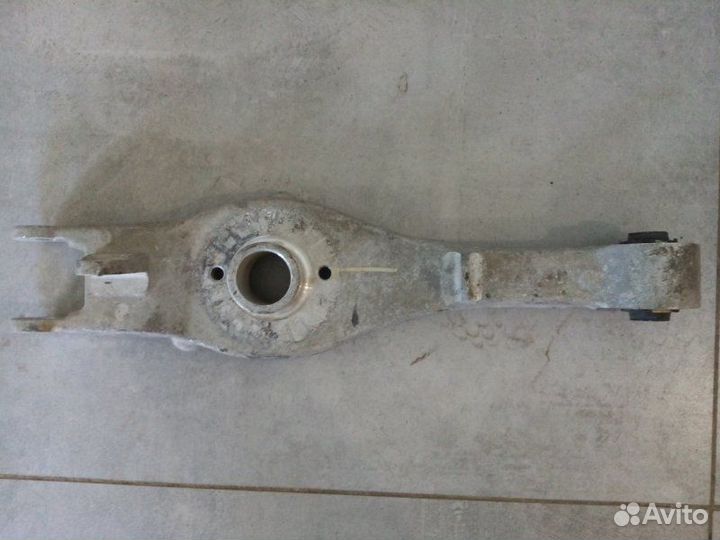 Рычаг задний правый Hyundai Genesis