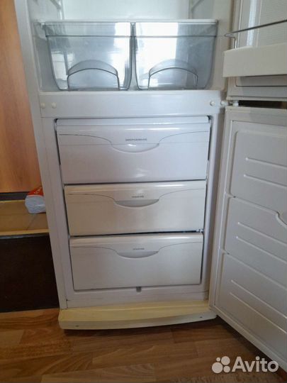 Холодильник Атлант, двухкамерный. См. описание