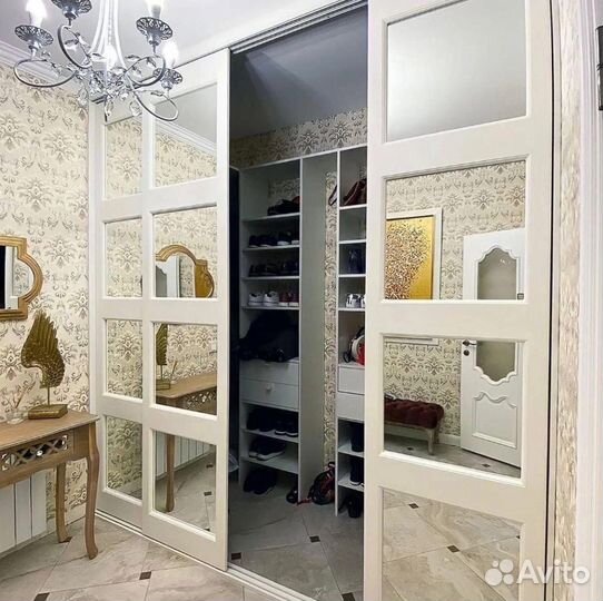 Зеркальный шкаф