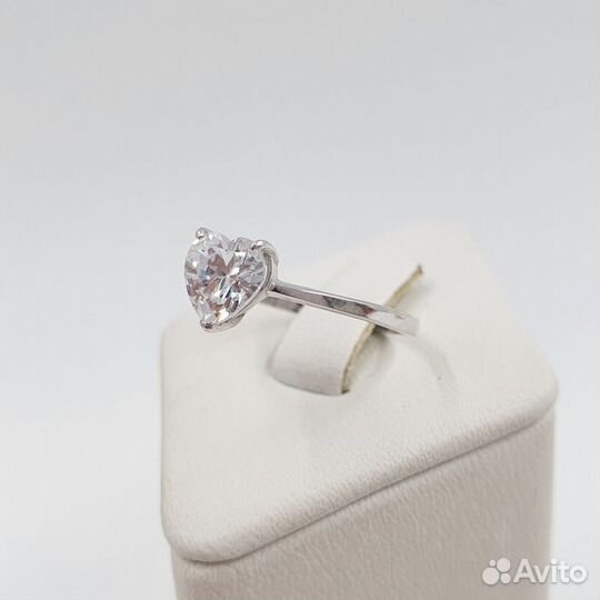 Кольцо с камнем