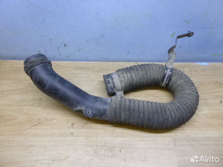 Патрубок воздушного фильтра Toyota Corolla E150