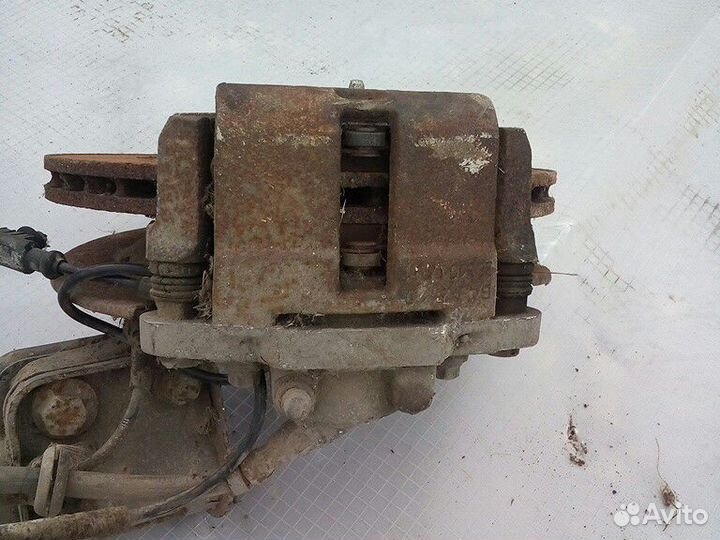 Суппорт передний правый Лада Приора