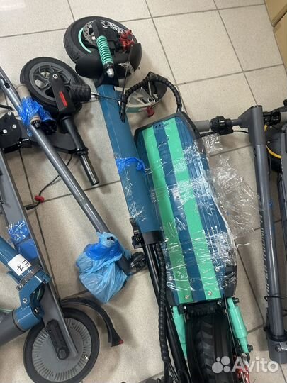 Лот электросамокатов hiper accesstyle