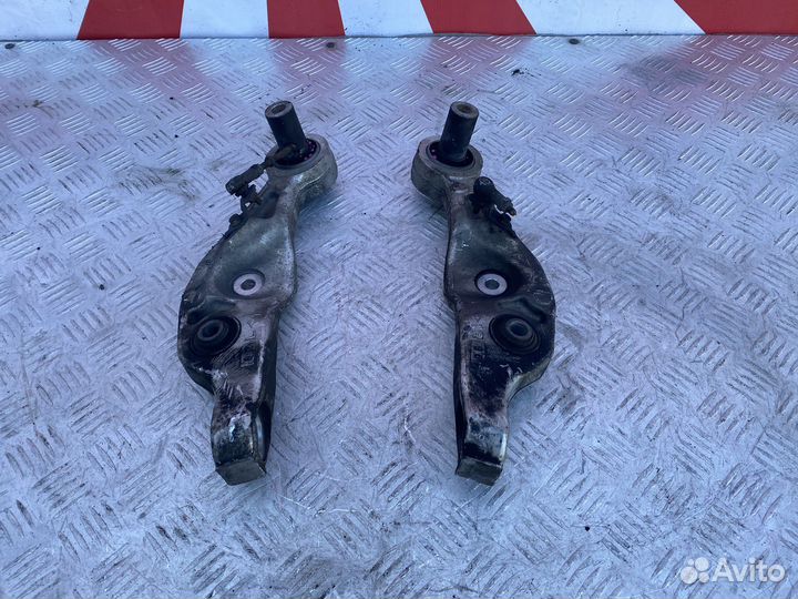 Рычаг передний верхний Lexus LS460