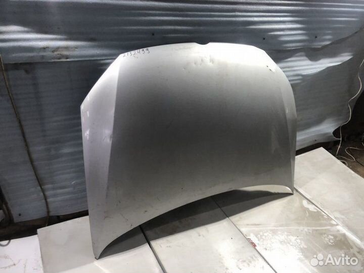 Капот Volkswagen Polo 2010