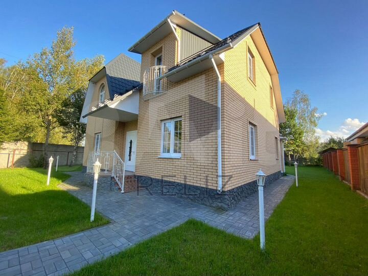 Коттедж 200 м² на участке 11 сот.