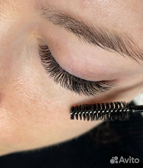 Модель на наращивание ресниц