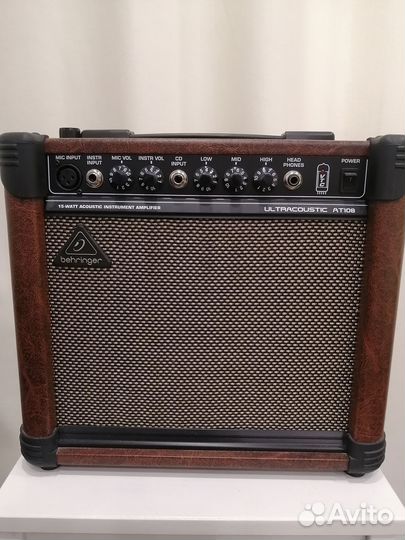 Гитарный Комбоусилитель behringer AT108