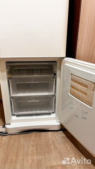 Холодильник Indesit C132G.016