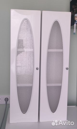 Навесные шкафчики и полка