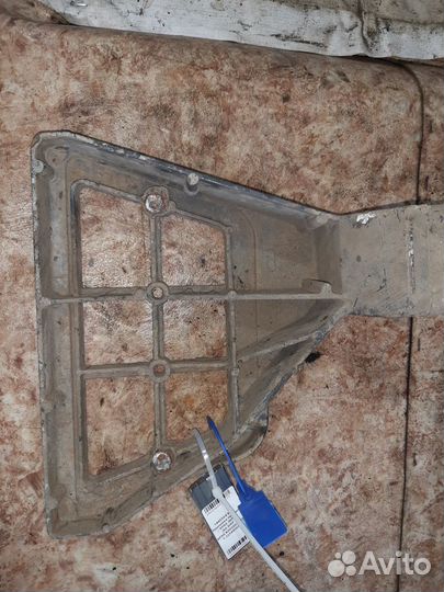 Подножка правая XF95 DAF