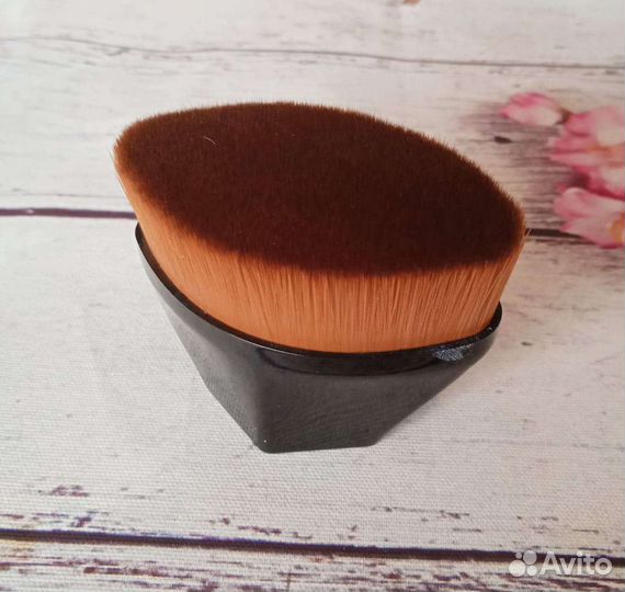 Кисть для макияжа