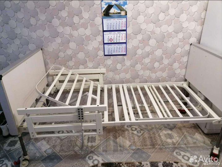 Медицинская кровать, с пультом