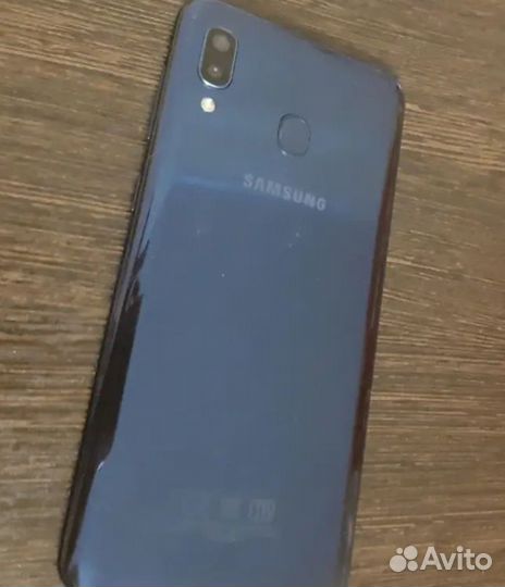 Samsung Galaxy A20, 3/32 ГБ