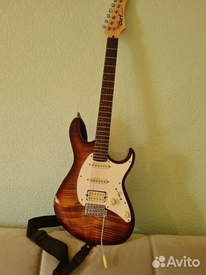 Электро гитара с комбиком, микрофон в подарок