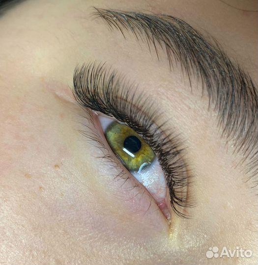 Поресничное наращивание ресниц