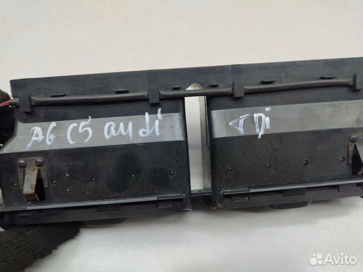 Воздуховод центральный Audi A6 (C5) TDI 2001 г.в